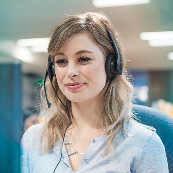 Das Jabra BIZ 1500 ist ein kostengünstiges und professionelles, Headset mit Kabel, das als Einstiegsmodell für kostenbewusste Call Center entwickelt wurde. Dank seiner Technologie zur Reduzierung von Hintergrundgeräuschen sorgt jedes Gespräch für noch größere Kundennähe. 